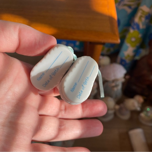 Vintage Precious Moments Babys First Christmas baby booties Christmas ornament - Picture 5 of 5